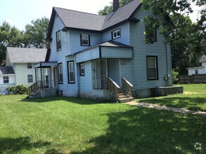 Building Photo - 4 bedroom 2 bath home in Rockford