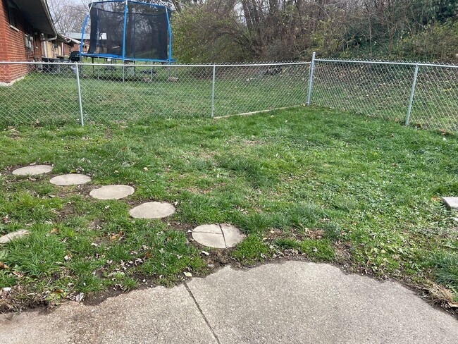 Building Photo - Updated 3 bed/2 bath in Huber Heights