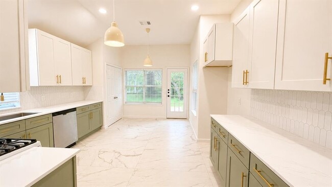 Building Photo - 306 N Mt Rushmore Dr