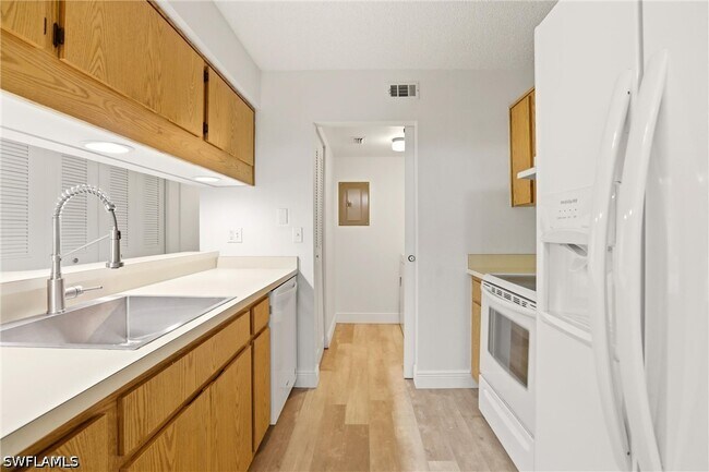 Building Photo - 9570 Green Cypress Ln