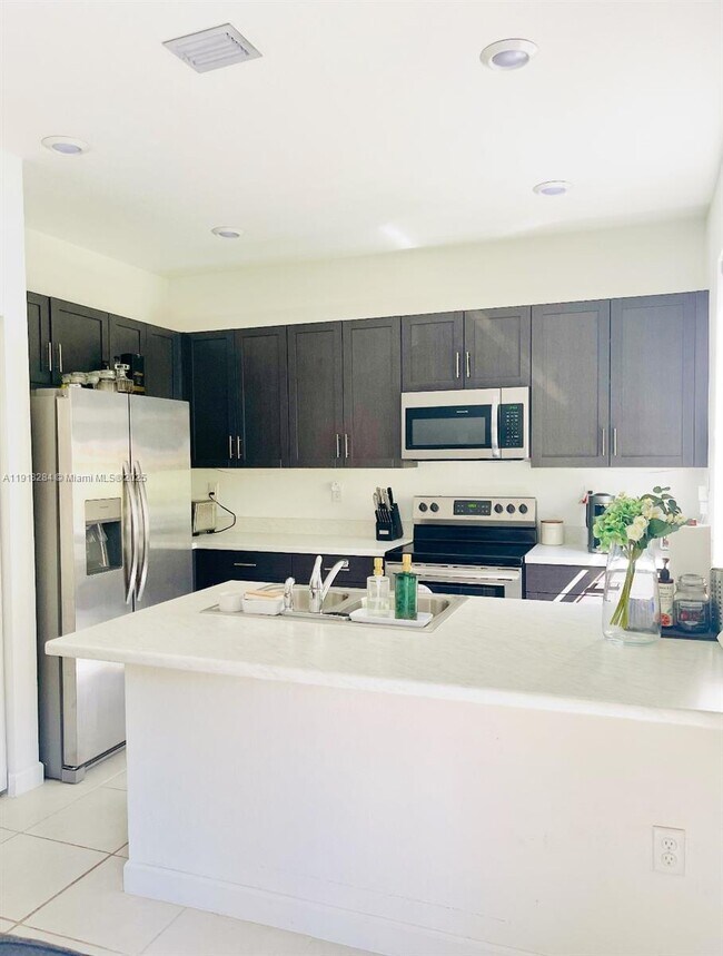 Building Photo - 2624 SE 11th Ct