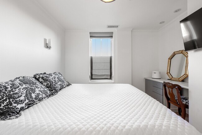 Building Photo - 75 Clarendon St