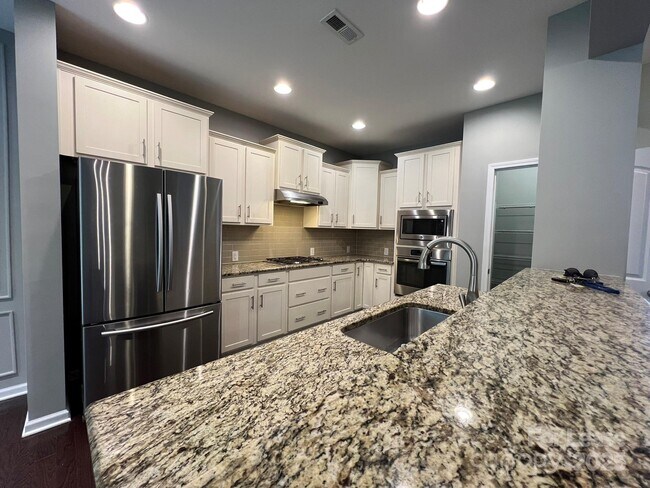 Building Photo - 2198 Laurens Dr