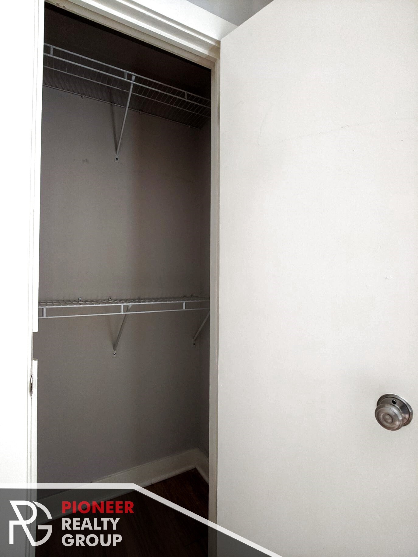 Building Photo - 517 W Belmont Ave