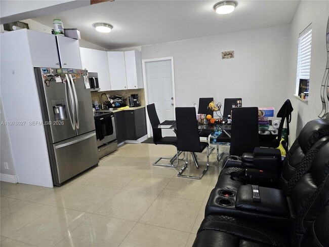 Building Photo - 6744 SW 21st St