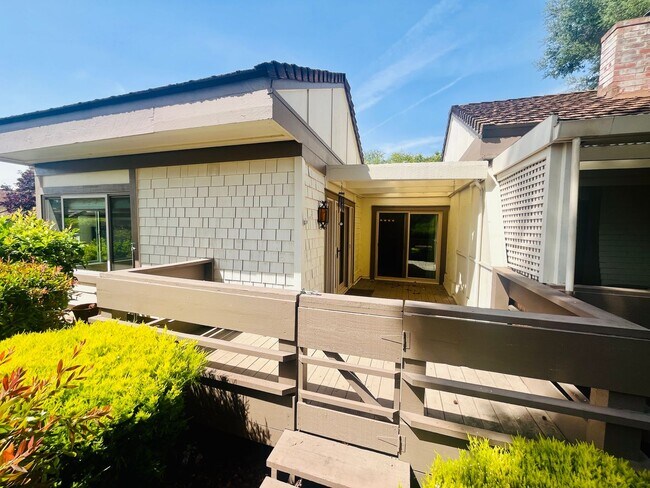 Building Photo - Wonderful 2 Bed 2 Bath in The Villages A 55+ Community