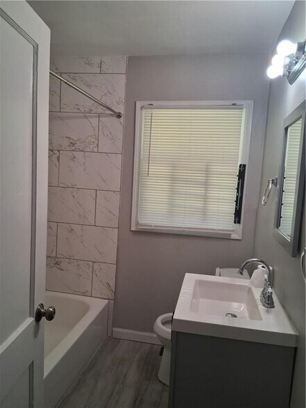 Building Photo - 2078 E Lilac Ln