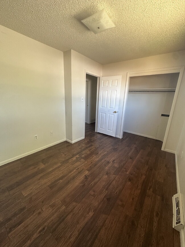 Building Photo - Charming 3-Bedroom Home with Spacious Yard!