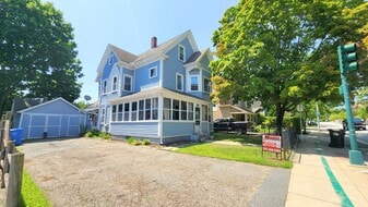 Building Photo - 576 Trapelo Rd