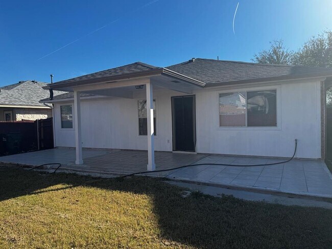 Building Photo - 1712 Darjeeling Dr