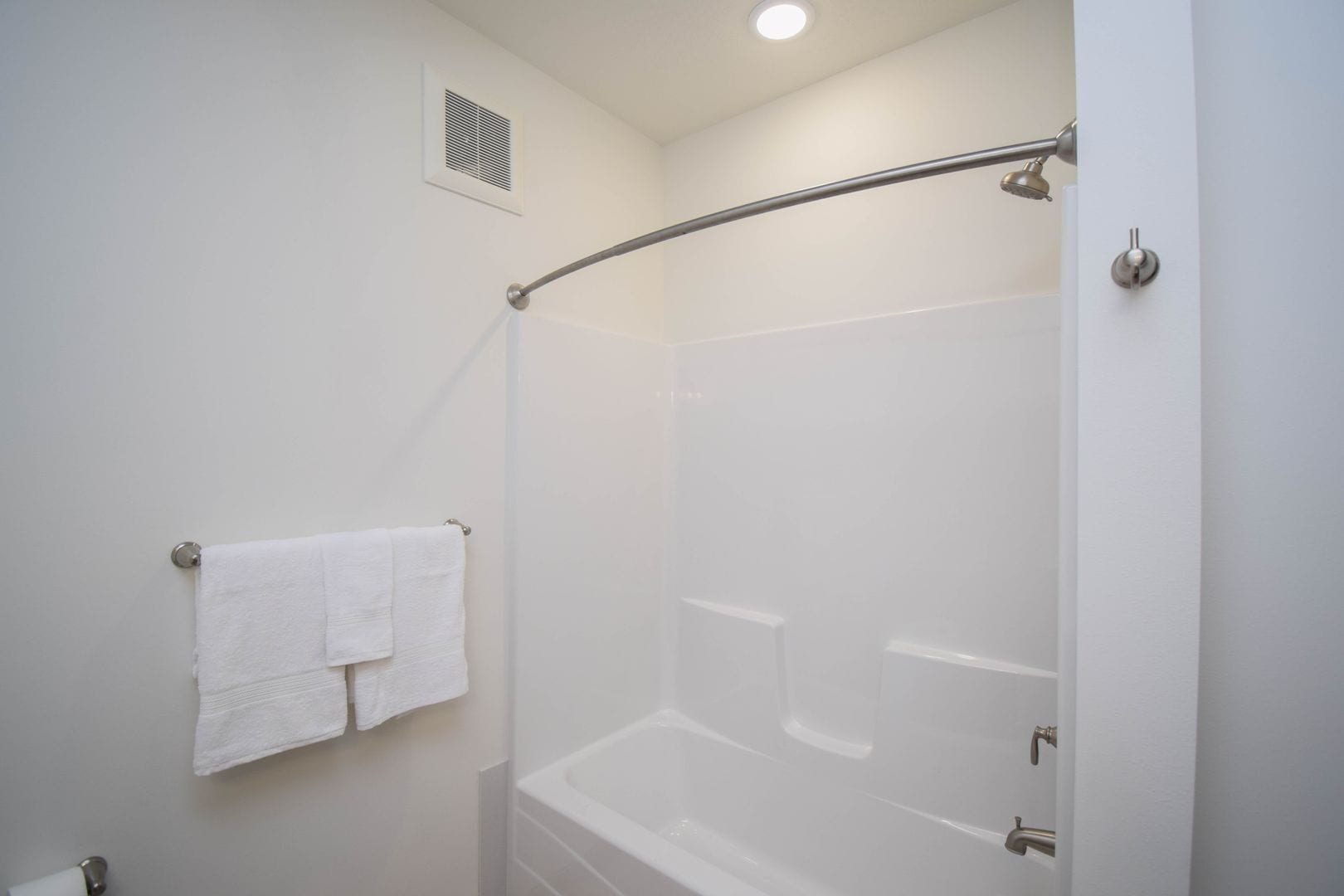 Building Photo - 7446 S Louise Ave