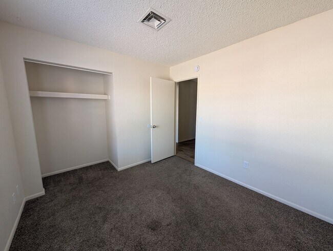 Building Photo - 4 Bedroom 2 Bathroom Sun Meadows Home