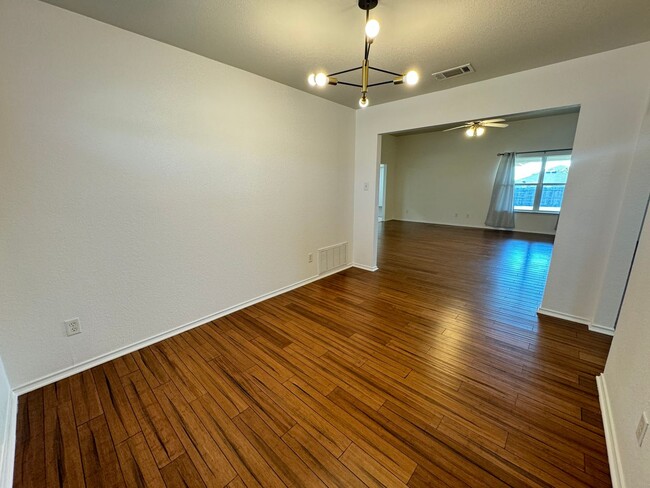 Building Photo - 408 Viola Dr