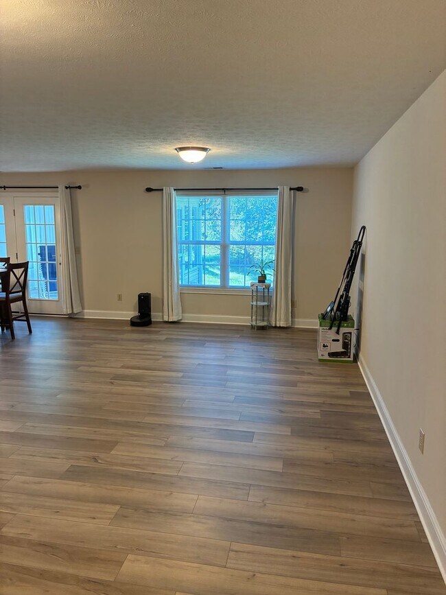 Building Photo - Arbor Ridge: 3 Bedroom, 2 Bath - Available Now!
