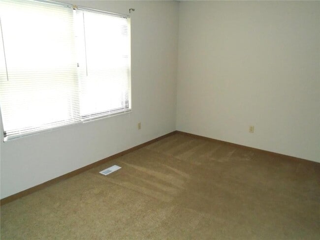 Building Photo - 441 Colleen Dr