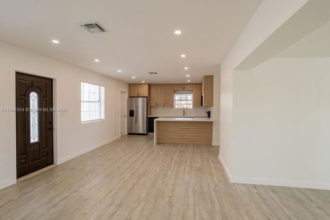 Building Photo - Hope Street, Hollywood, FL 33024 - 4 BR 2 BA Single-Family Home