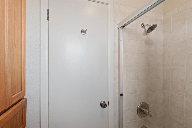 Building Photo - 115 Rhonda Dr