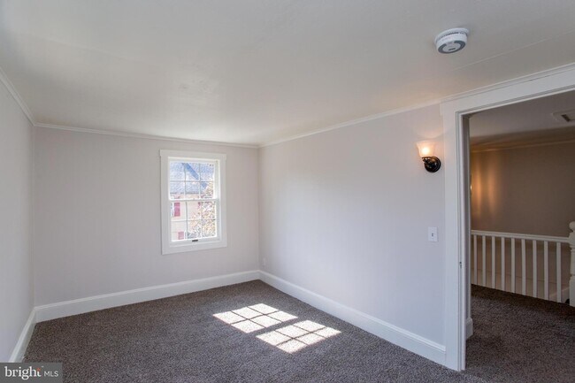 Building Photo - 766 Sergeantsville Rd