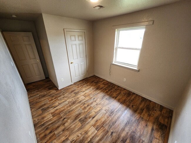 Building Photo - 300 S Cash