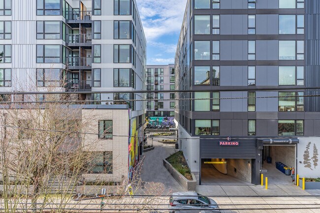 Building Photo - 2407 E Union St