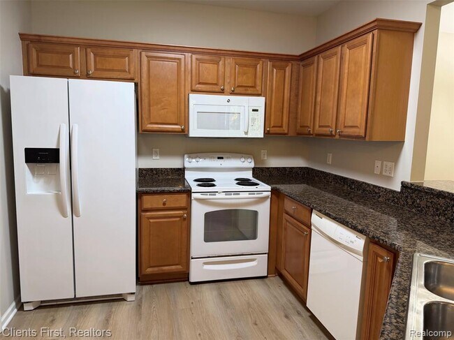 Building Photo - 16040 Morningside