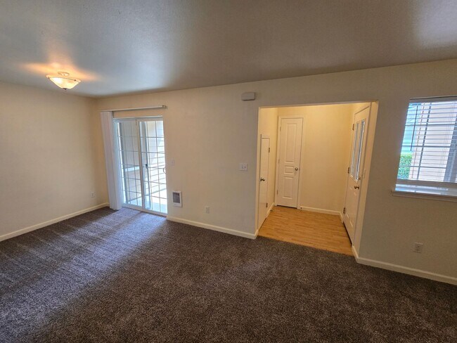 Building Photo - North Gilham Condo