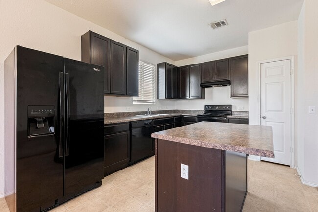 Building Photo - Lovely Single Story, 3 bedrooms, 2 bathrooms, Home in Northeast Austin!!!!