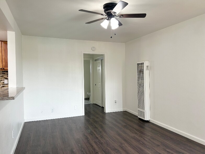 Building Photo - 4735 W Broadway