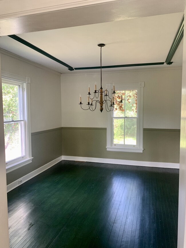 Building Photo - 107 Pine Grove Ave