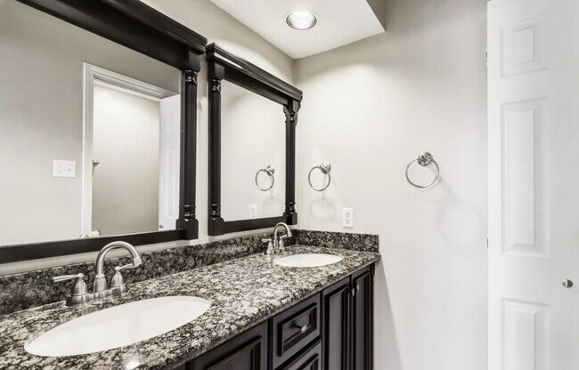 Building Photo - 5968 Woodway Place Ct