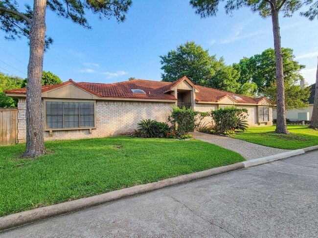 Building Photo - 12800 Briar Forest Dr