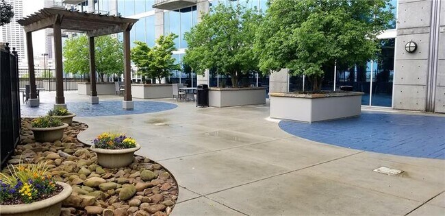 Building Photo - 400 W Peachtree St NW