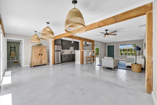 Building Photo - 3967 E Sunny Dunes Rd
