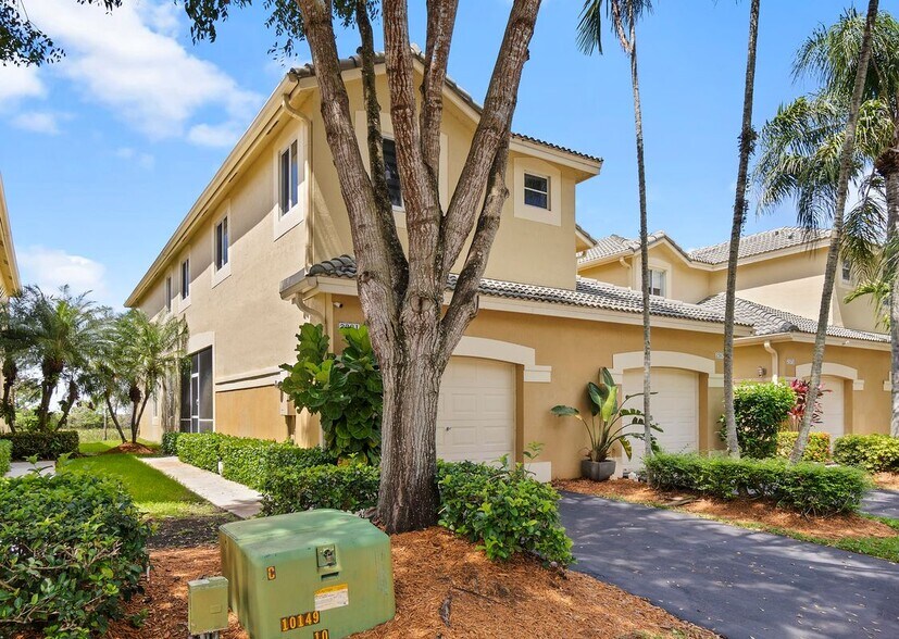 Building Photo - 2361 Pasadena Way