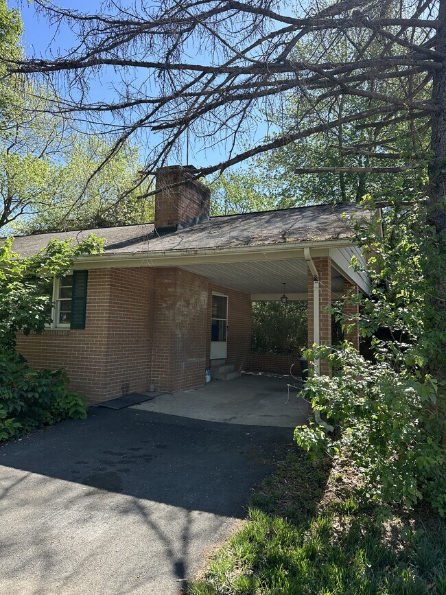 Building Photo - 8033 Devlin Rd