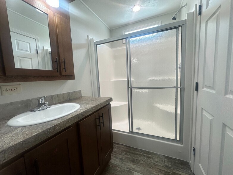 Building Photo - 1961 Four Seasons Dr