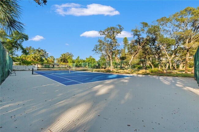 Building Photo - 300 S Florida Ave