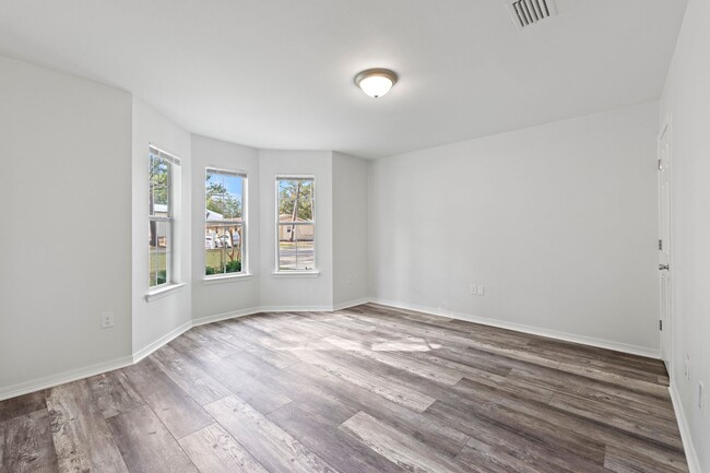 Building Photo - Beautifully Updated Townhouse in Niceville!