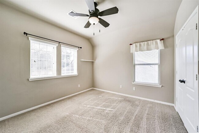 Building Photo - 6207 Holly Oaks Court