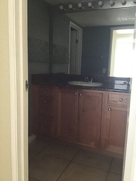 Building Photo - 43376 Cook St