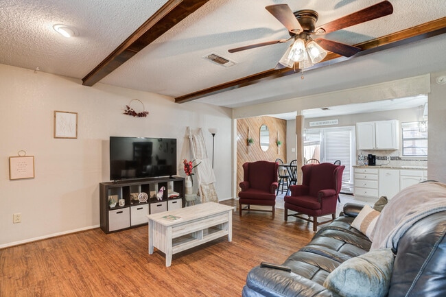Building Photo - 8633 Knoxville Dr
