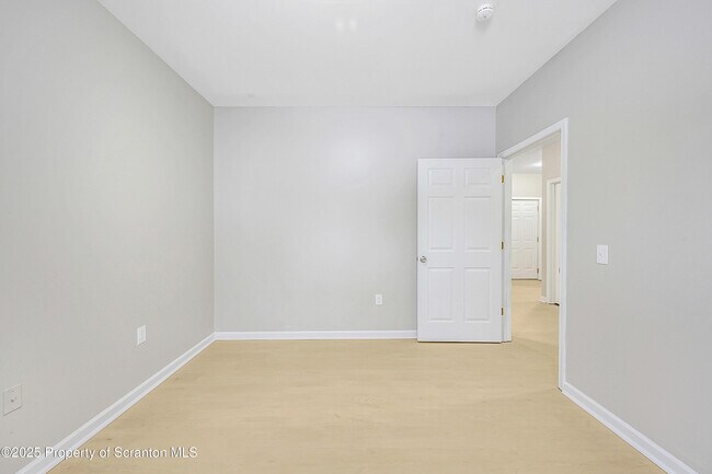 Building Photo - 108 E Market St