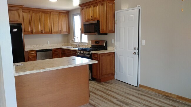 Building Photo - AMAZING Updated 3 Bedroom/2 Bath Home in Good School Area! - BERRYESSA