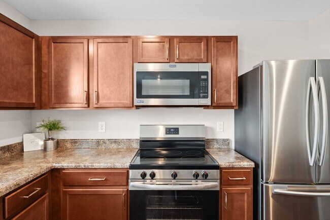Building Photo - ?Beautifully F?resh Painted Carpetless 4-B...