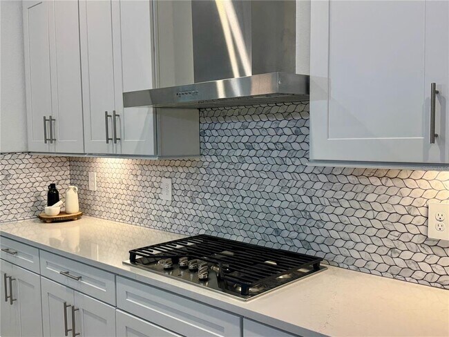 Building Photo - 5612 Lightning Whelk Ln