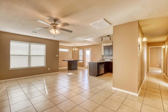 Building Photo - Cozy and Beautiful Home-3217 Willie Cager El Paso, Texas 79938 Lease today!