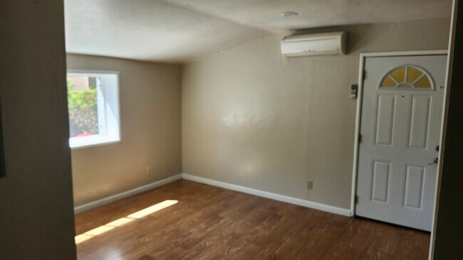 Building Photo - 225 N Cloverdale Blvd