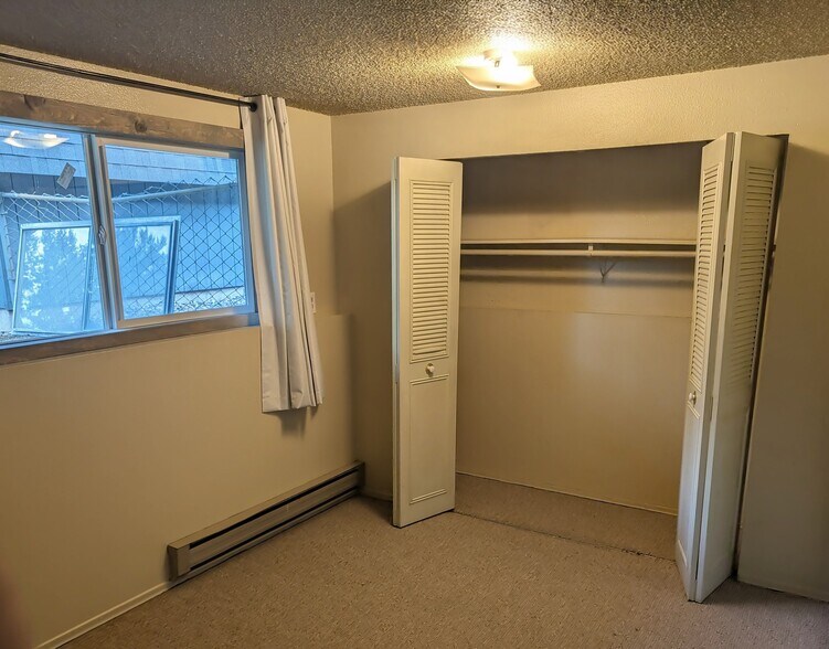 Bedroom 2 - 1122 Francis Ave