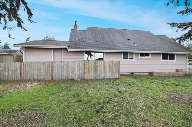 Building Photo - 4 Bed 2 Bath - Groups - NAS Whidbey - Dog ...