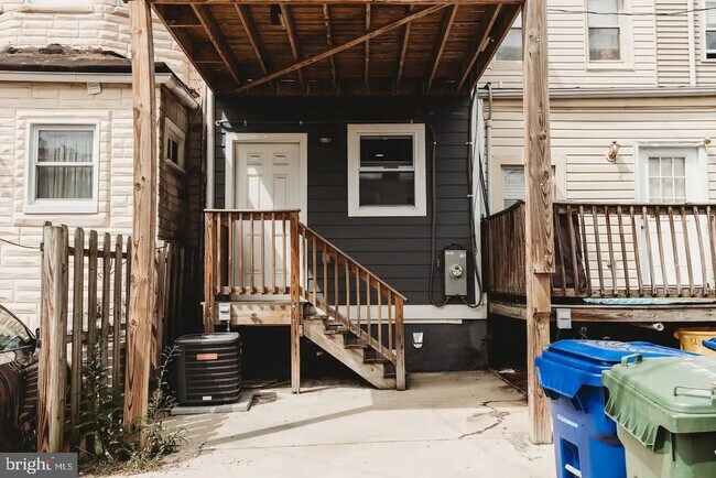 Building Photo - 129 S Potomac St